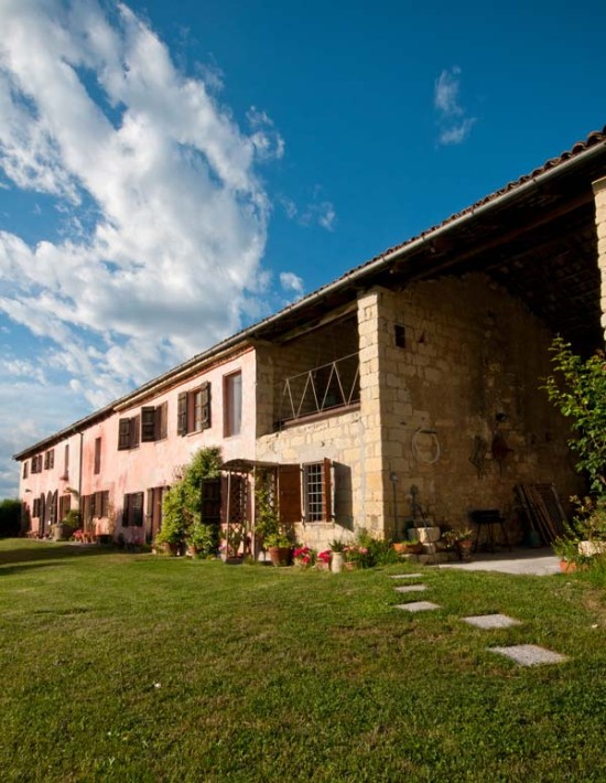 Garden in front of Cascina rosa b&b, bed and breakfast in Monferrato